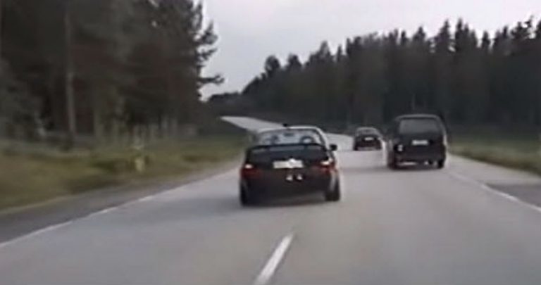 KULT-KLIP: Lyn af en Lotus Omega stikker af fra Polisen