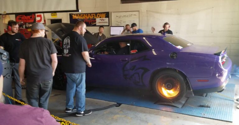 Rullefelt sætter ild til Hellcat-bremser