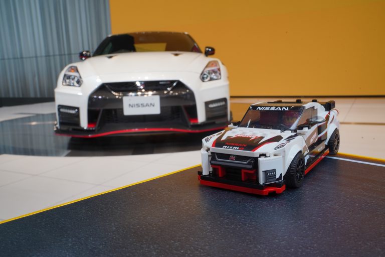 Nu kan du bygge en Nissan GT-R i Lego