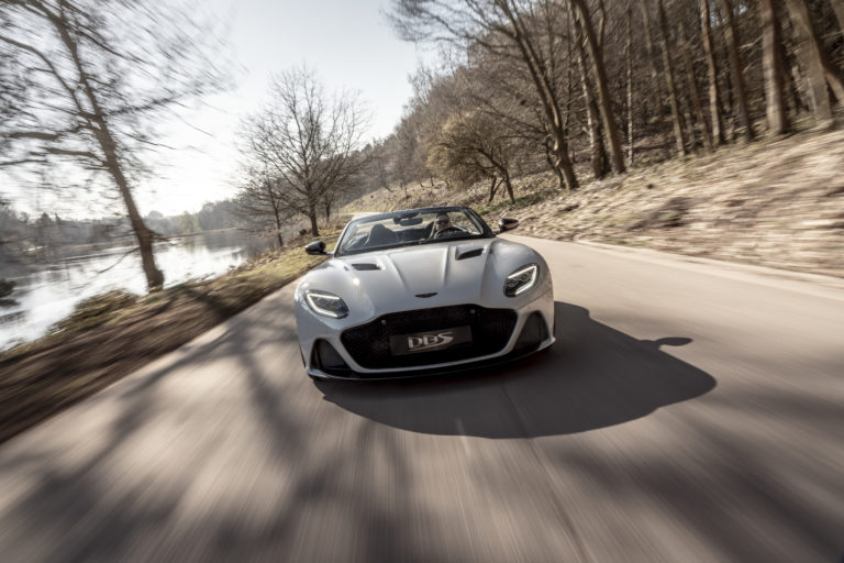 Rigmand smider 4,4 milliarder for at redde Aston Martin