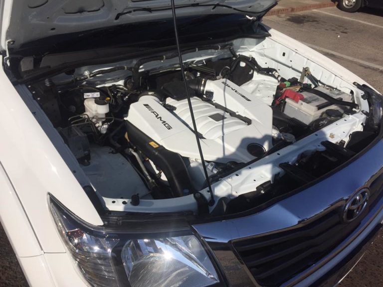 VIDEO: En Hilux med 6,2-liters AMG-V8 lyder FANTASTISK!