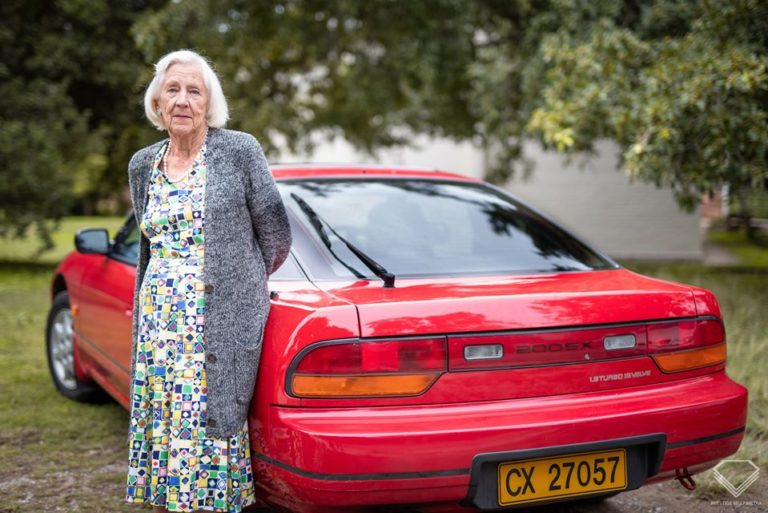 Respekt, bedstemor: June på 87 kører Nissan 200SX