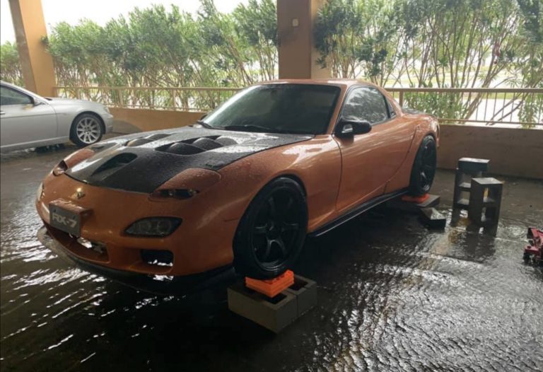 Godhjertet gut redder RX-7 fra tropisk storm