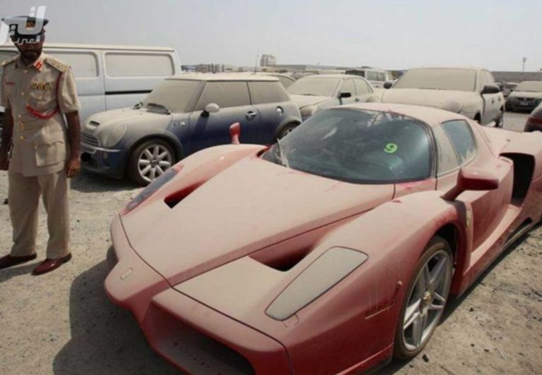 Ferrari Enzo forladt i Dubai i snart ti år – må stadig ikke sælges