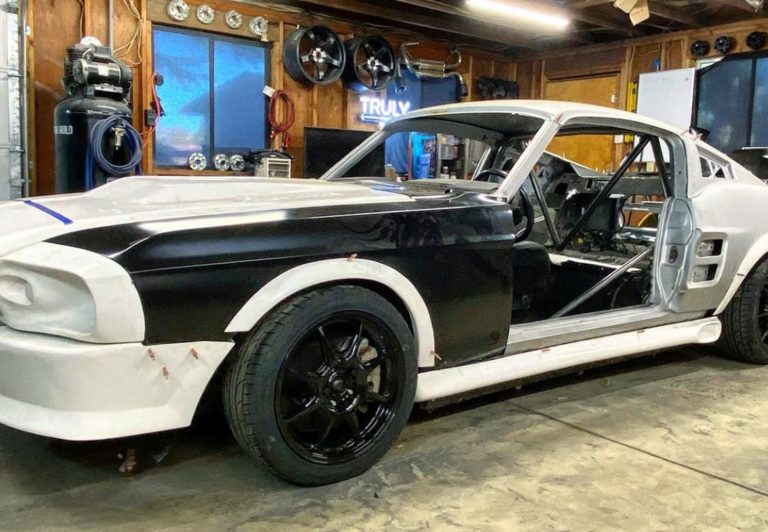 Kendt Youtubers Mustang beslaglagt – må ikke bygge en ‘Eleanor’