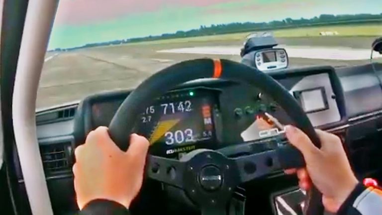 VIDEO: Så brutalt går gammel Golf fra 0-300 km/t