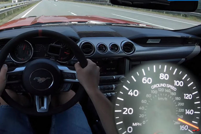 Wow! Kompressor-ladet Mustang accelererer som død og helvede på Autobahn