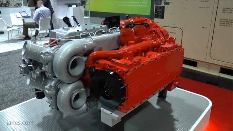 Yup, den 14,3-liters twinladet bokserdiesel findes