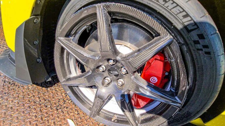 Koster 115.000 kroner – kulfiberhjul på ny Mustang SMADRET!