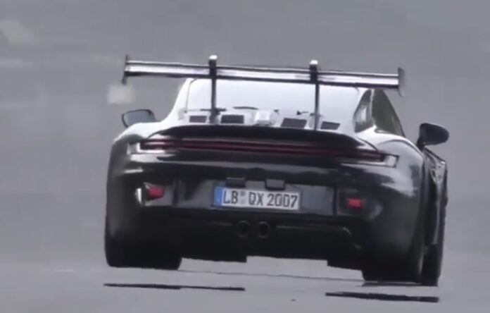 En skriger spottet: Porsche 911 GT3 RS er på Nürburgring