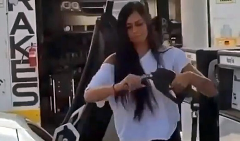 Smuk kvinde tanker Lamborghini