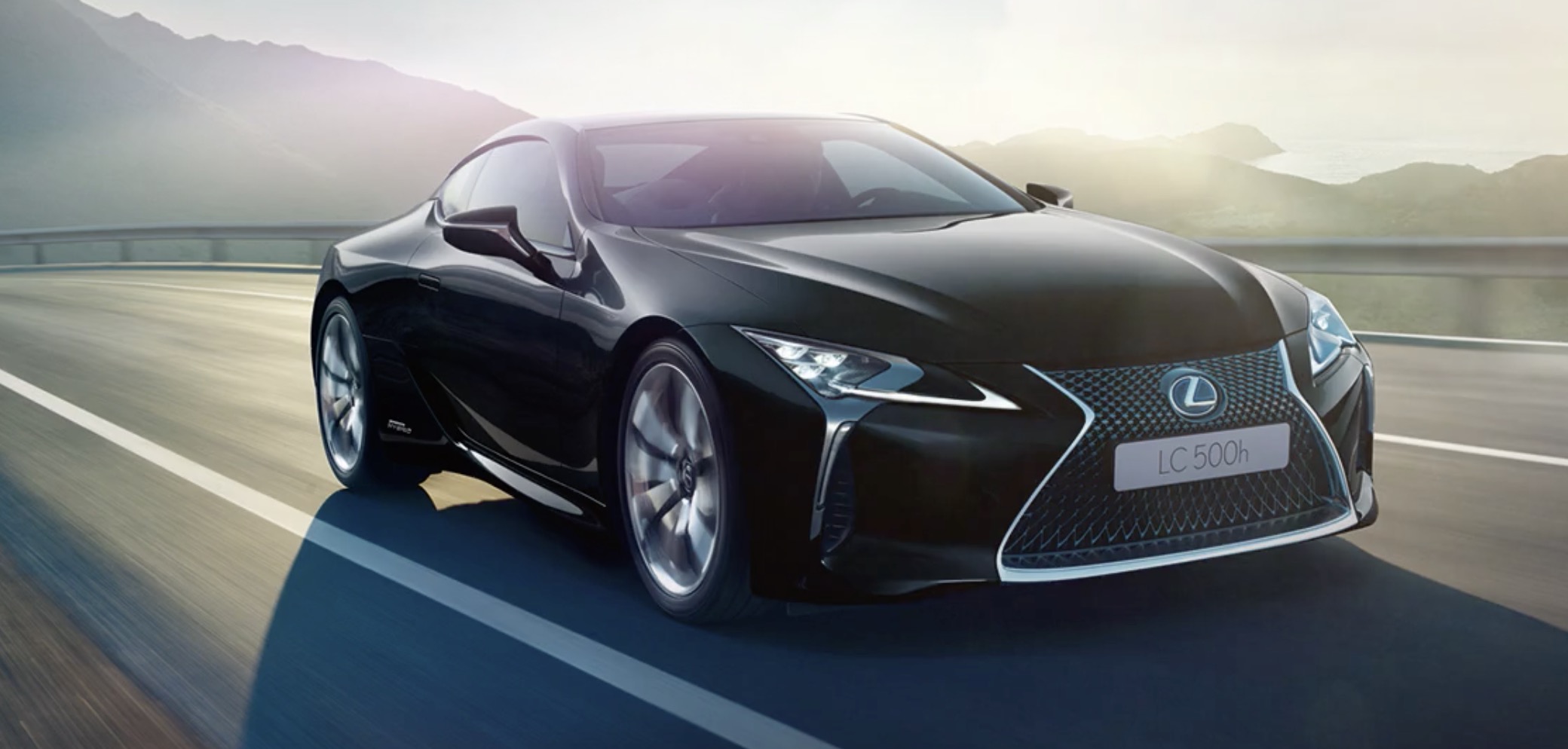 Lexus dropper biler med V8-motor men kun i Europa