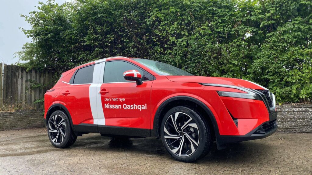 Nissan Qashqai med Dannebrog