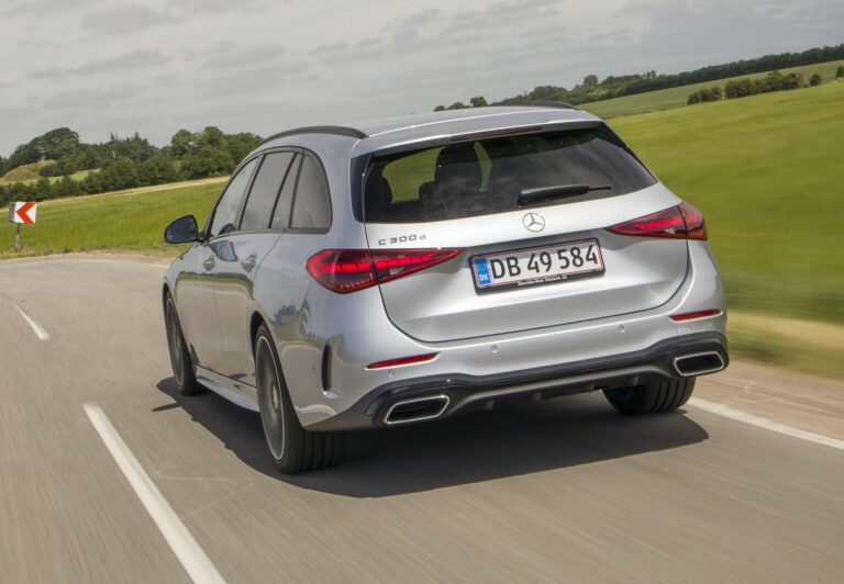 En 44-årig mand skal to i fængsel for at have snydt med leasing af biler.