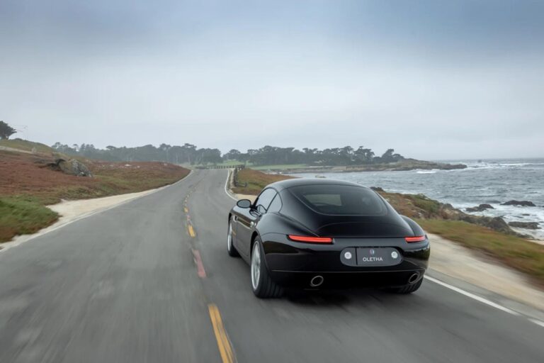 V8-motor, manuelt gear og et smukt karrosseri – man skulle næsten tro, at det var Henrik Fisker der havde designet denne bil, men det er det ikke.