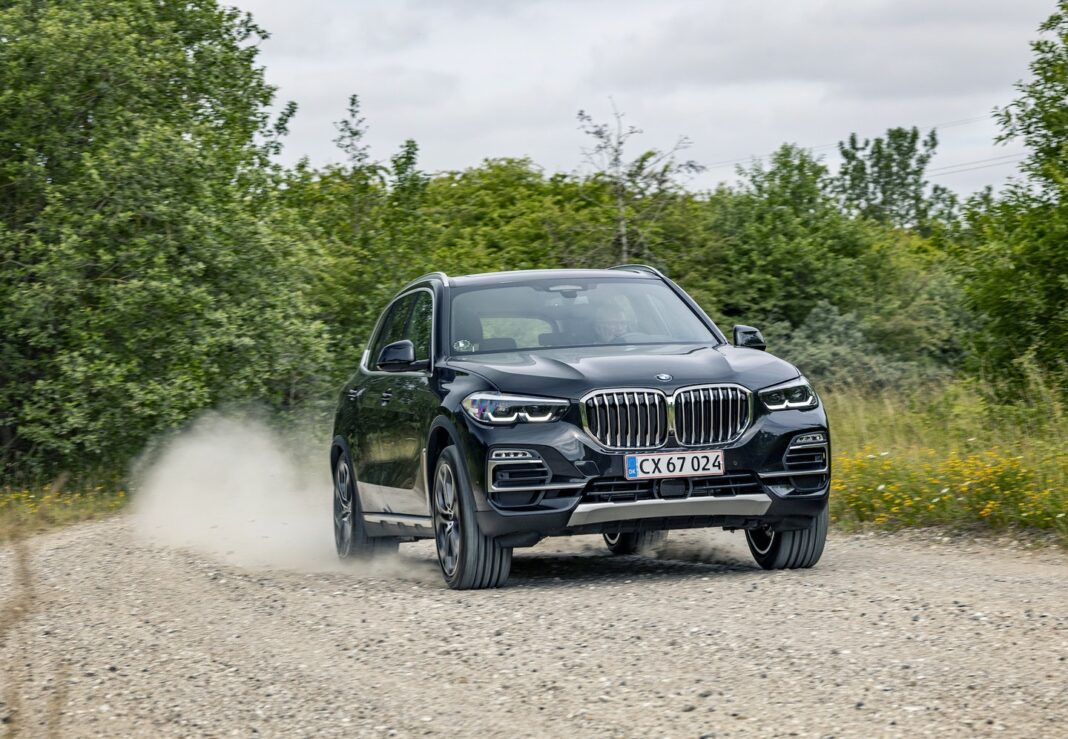 Du kan studere BMW X5-programmet længe, men reelt er der kun én fornuftig variant at vælge lige nu. Til gengæld får du masser af effekt.