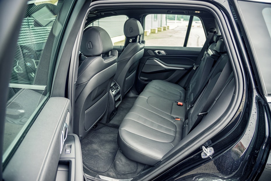 Du kan studere BMW X5-programmet længe, men reelt er der kun én fornuftig variant at vælge lige nu. Til gengæld får du masser af effekt.