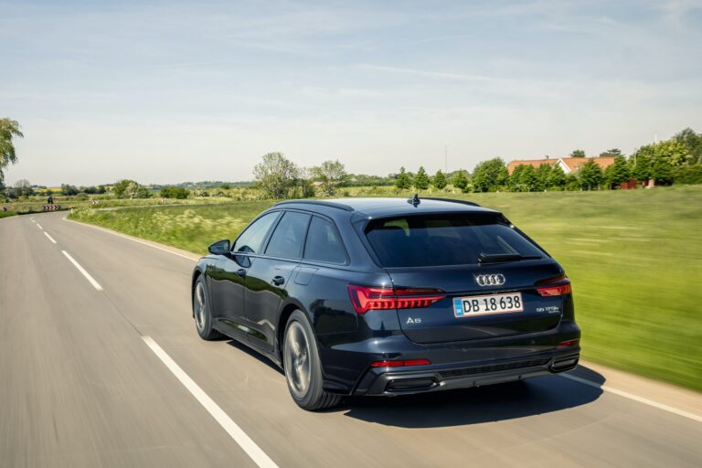 En stor Audi med to motorer, tre skærme og 367 hk, der kan køre langt på el, koster vel kassen? Næh, for med kabel følger stor afgiftsrabat. Her en test af A6 Hybrid