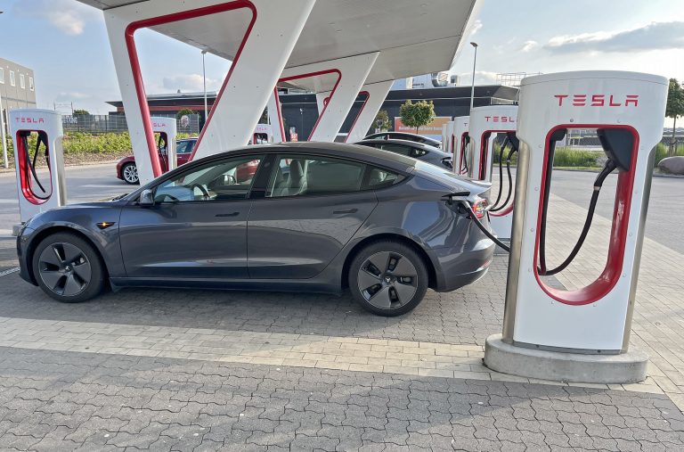 Tesla 3 - Kasper Erling, Boosted