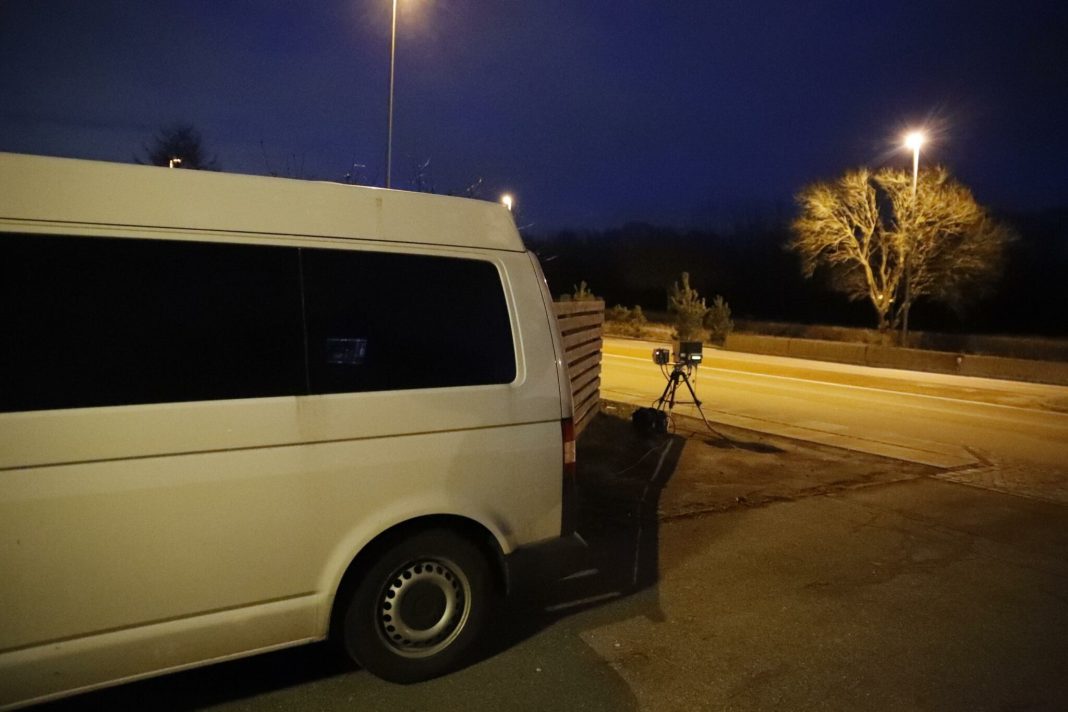 Her regner det med bøder og frakendelser hver nat