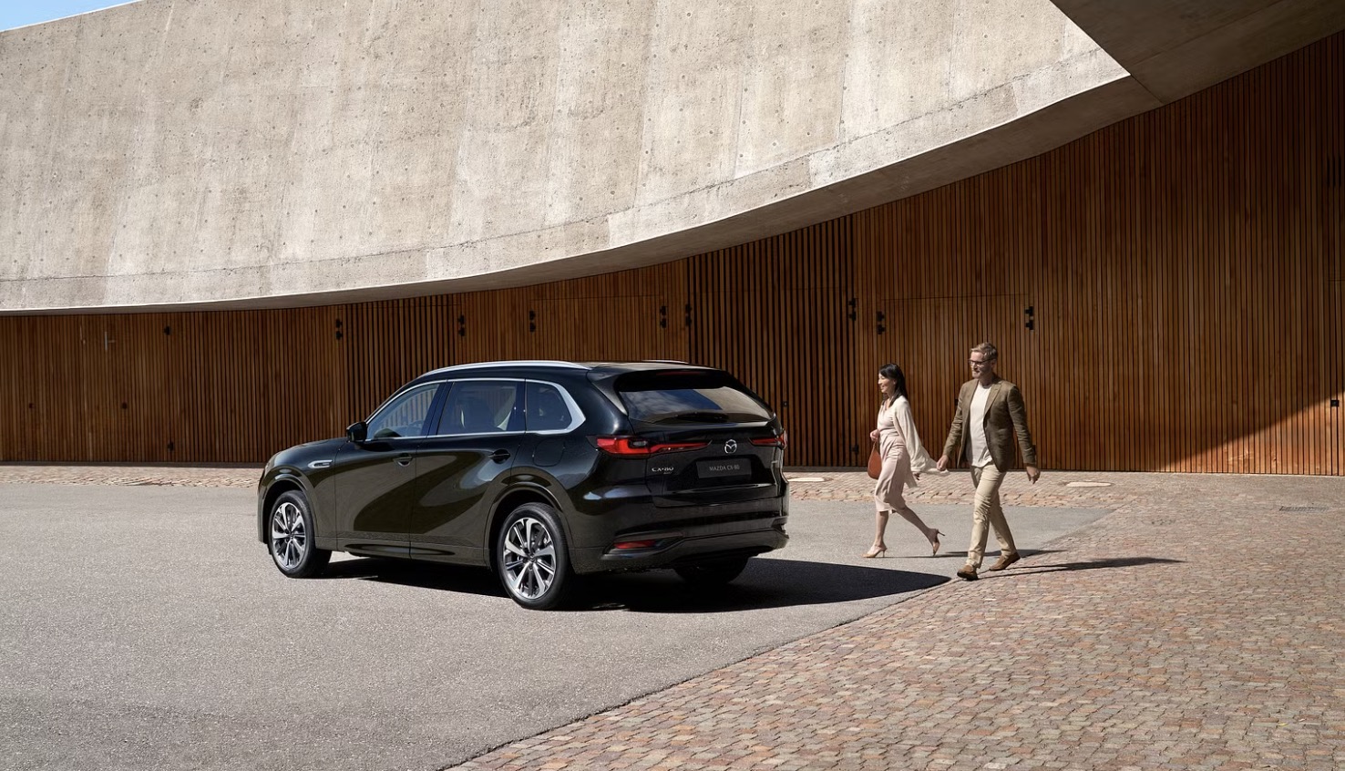 Mazda CX-80 er japanernes nye konge-familiebil. Men den koster! Mazda CX-80 er japanernes nye konge-familiebil. Men den koster!