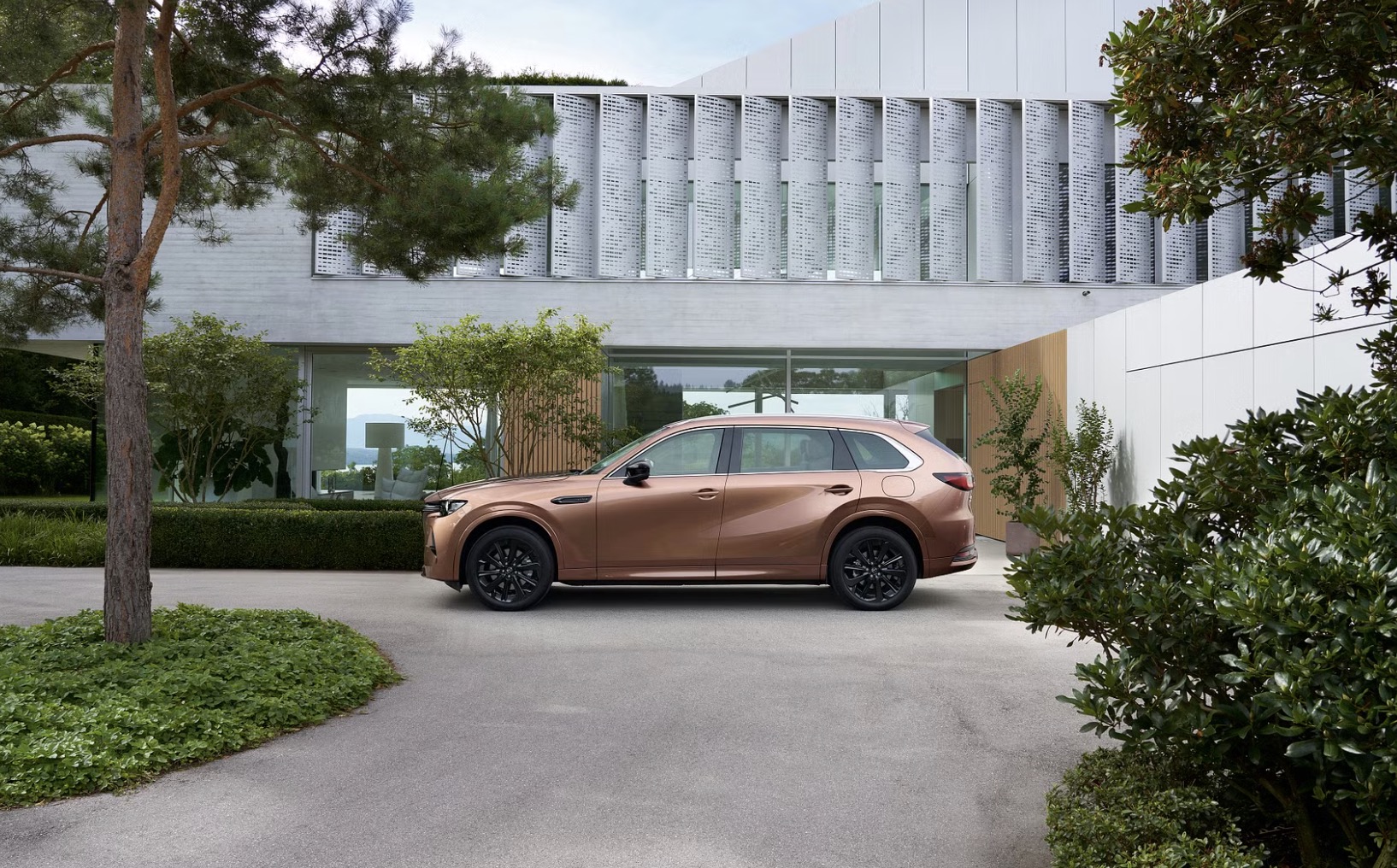 Mazda CX-80 er japanernes nye konge-familiebil. Men den koster! Mazda CX-80 er japanernes nye konge-familiebil. Men den koster!