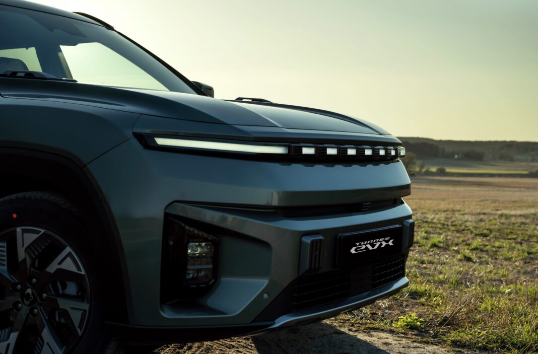 Kæmpe Korea-SUV er klar i Danmark: Prøv Torres EVX nu!