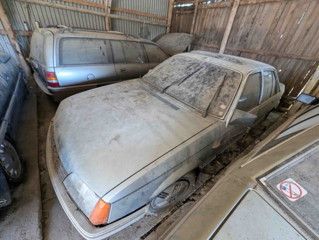 Poul gemte unik bilsamling og 30 ton reservedele på Lolland Poul gemte unik bilsamling og 30 ton reservedele på Lolland