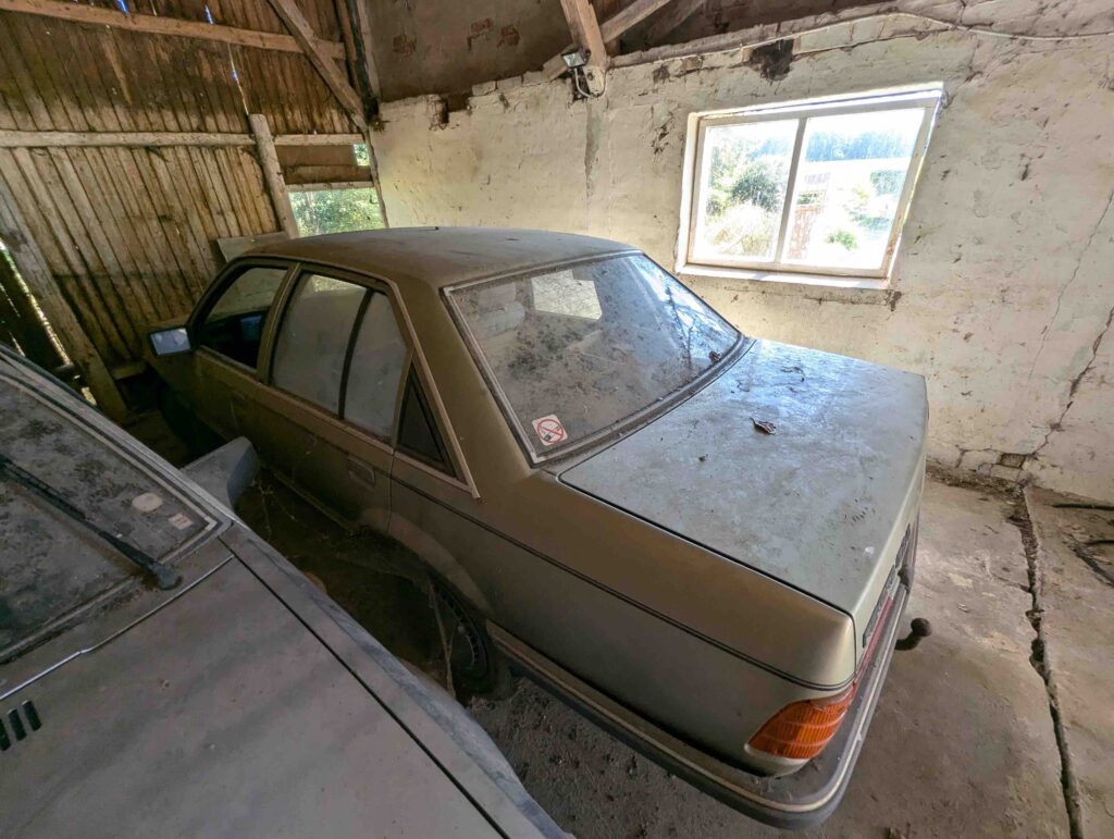 Poul gemte unik bilsamling og 30 ton reservedele på Lolland Poul gemte unik bilsamling og 30 ton reservedele på Lolland