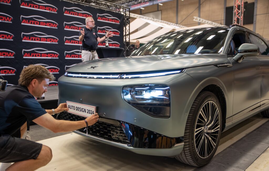Xpeng G9 vinder Auto Design Danmark 2024 Xpeng G9 er Danmarks flotteste bil under 500.000 kr.