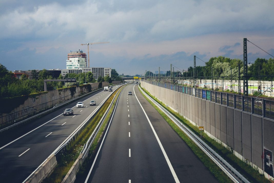 Flertal af tyskere vil forbyde fri hastighed på Autobahn