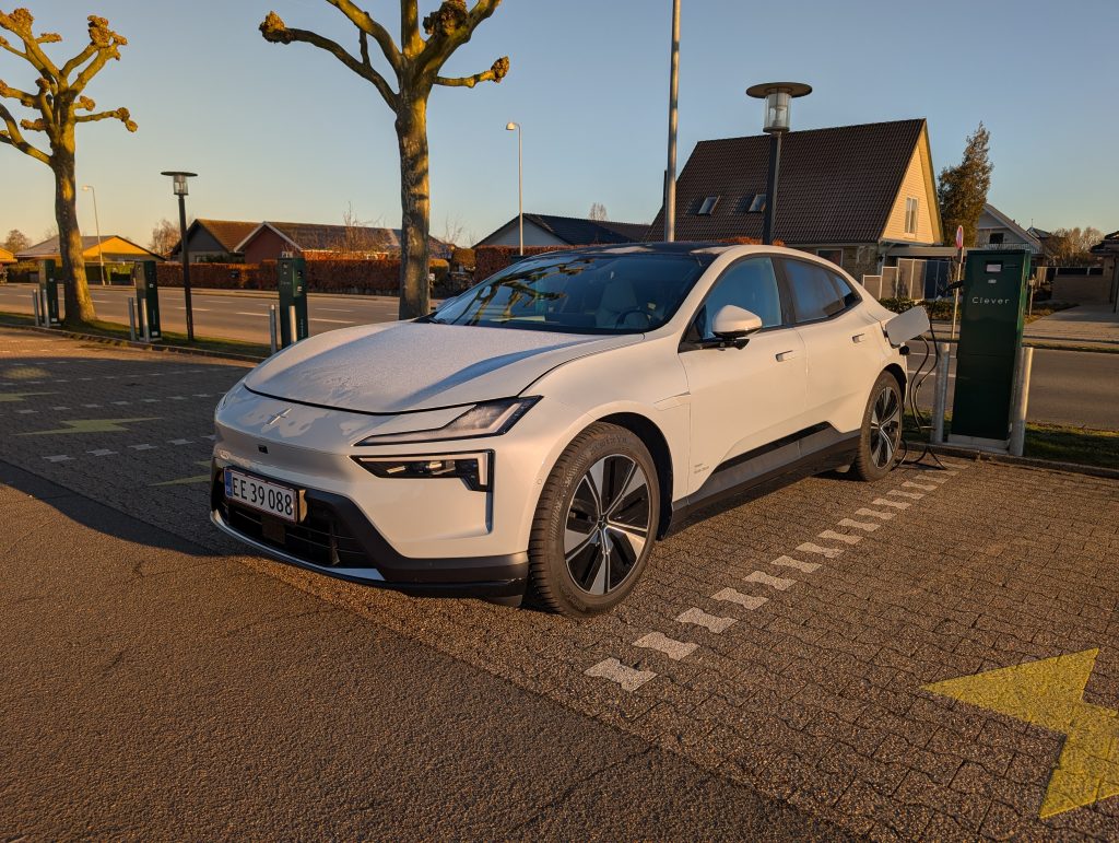 Polestar 4-anmeldelse: Flot forsøg der snubler i fejl Polestar 4-anmeldelse: Det halter ALT for meget