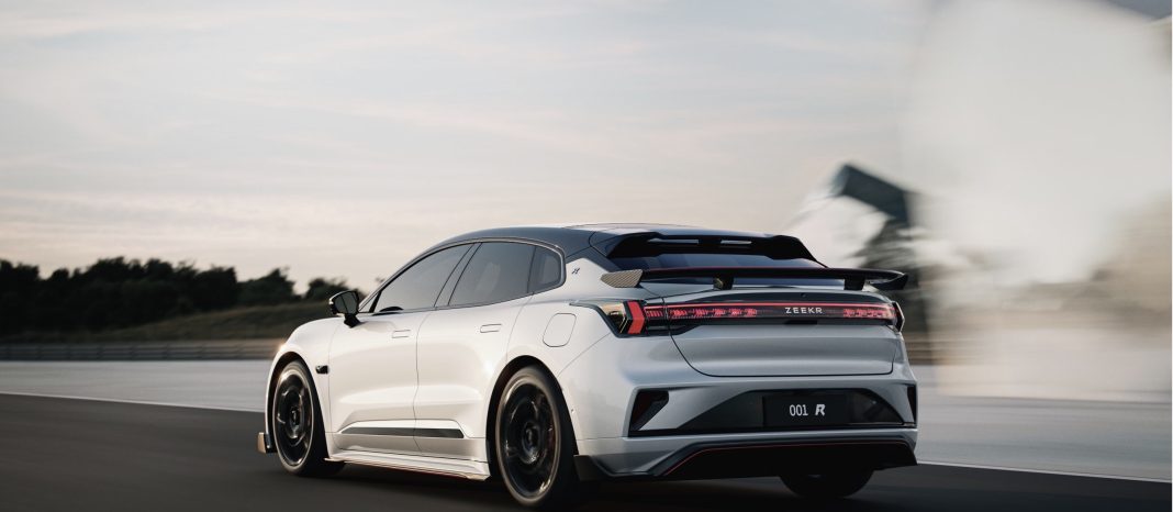 Bilmærke smider bombe - fyrer 40 procent af de ansatte