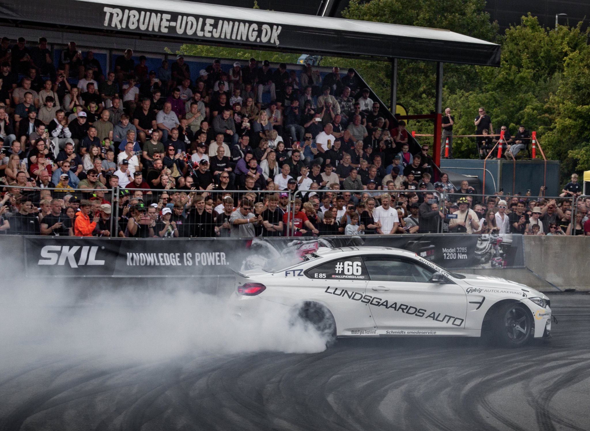 Auto Show er Danmarks fedeste bilmesse – og du kan spare penge nu! Auto Show-messen er alt det fede på fire hjul – og du kan spare penge nu!