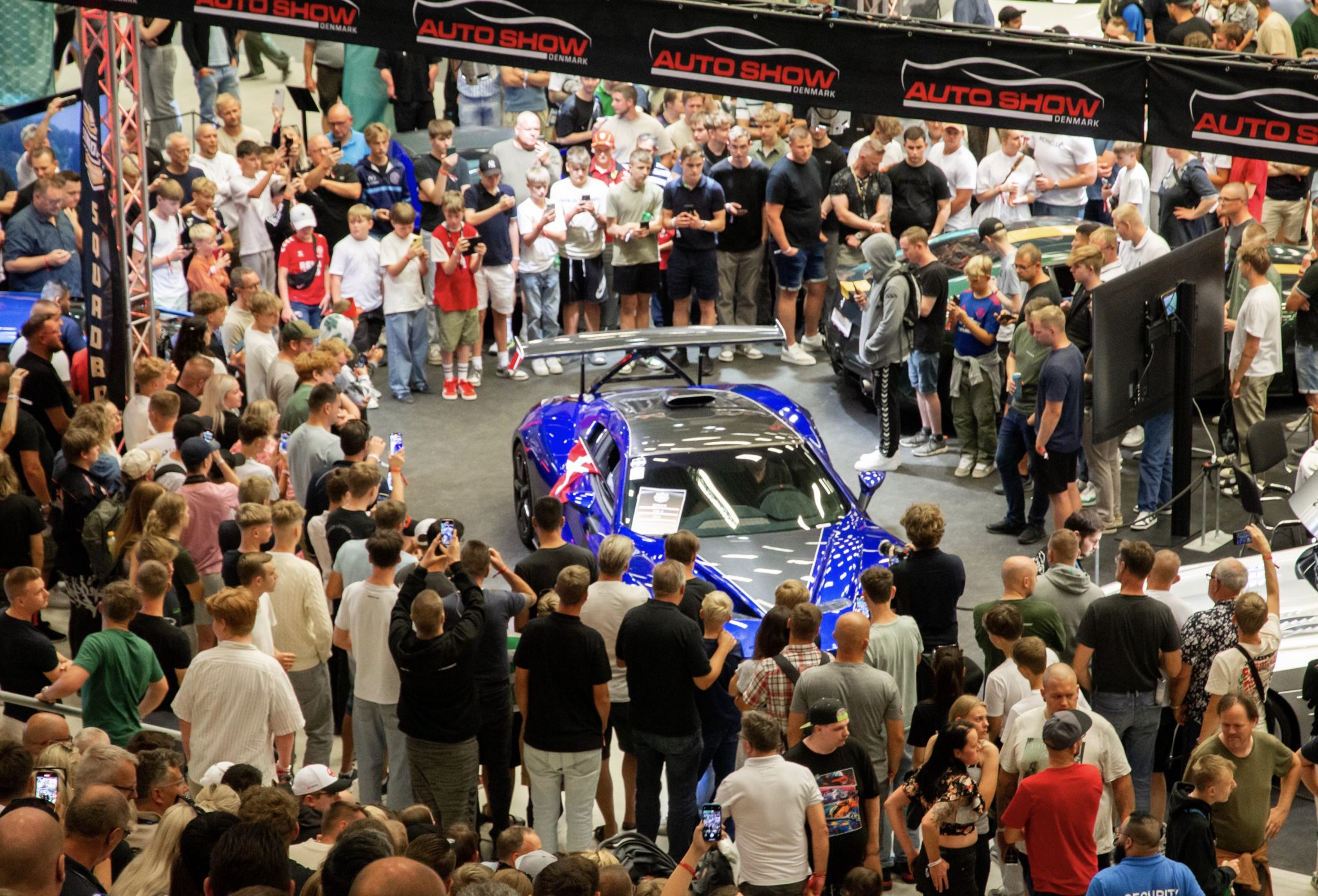 Auto Show er Danmarks fedeste bilmesse – og du kan spare penge nu! Auto Show-messen er alt det fede på fire hjul – og du kan spare penge nu!