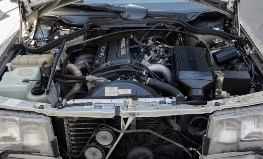 Ayrton Sennas personlige Mercedes 190E er til salg Ayrton Sennas personlige Mercedes 190E er til salg