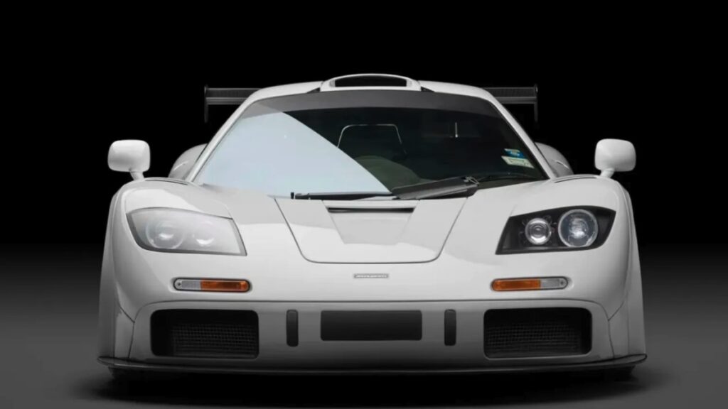 Ejer 7.000 biler - diktator sælger sjælden superbil Ejer 7.000 biler - diktator sælger sjælden superbil