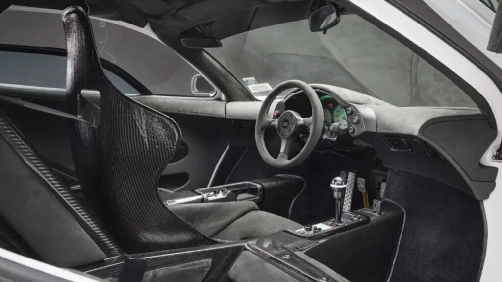 Ejer 7.000 biler - diktator sælger sjælden superbil Ejer 7.000 biler - diktator sælger sjælden superbil