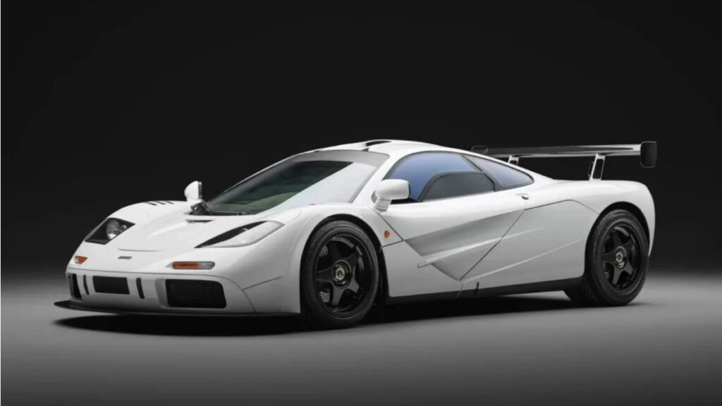 Ejer 7.000 biler - diktator sælger sjælden superbil Ejer 7.000 biler - diktator sælger sjælden superbil