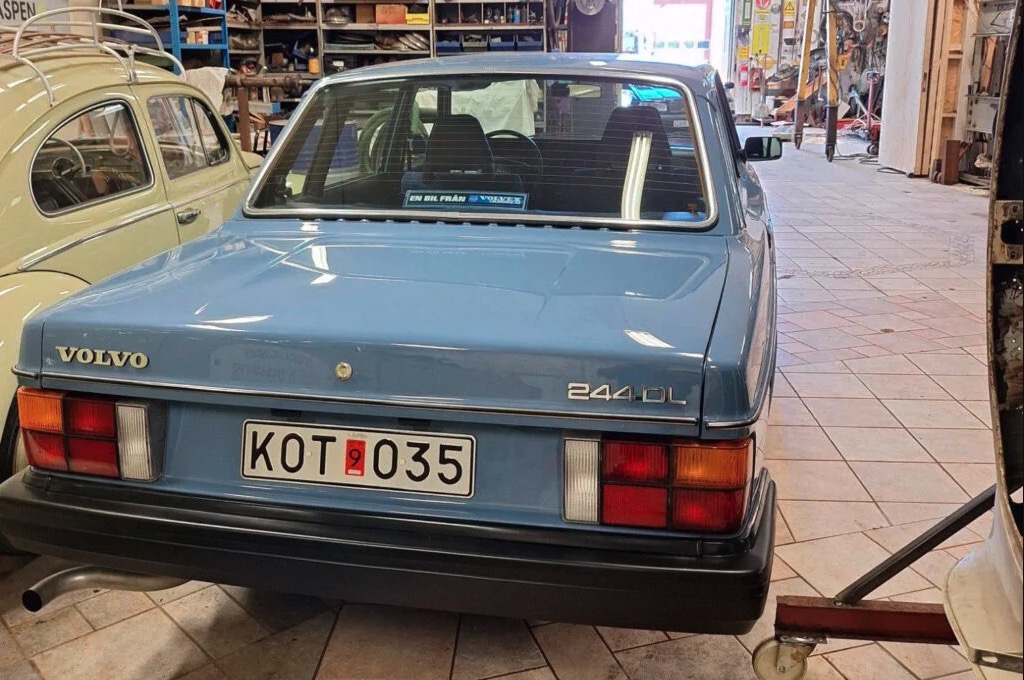 Jørgens 'spritnye' Volvo 244 har kørt 1.000 km på 44 år Jørgens 'spritnye' Volvo 244 har kørt 1.000 km på 44 år