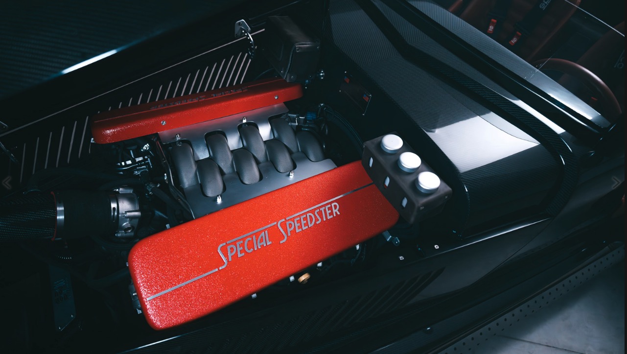 Ny bil med 5-liters V8-motor vejer kun 1.100 kilo