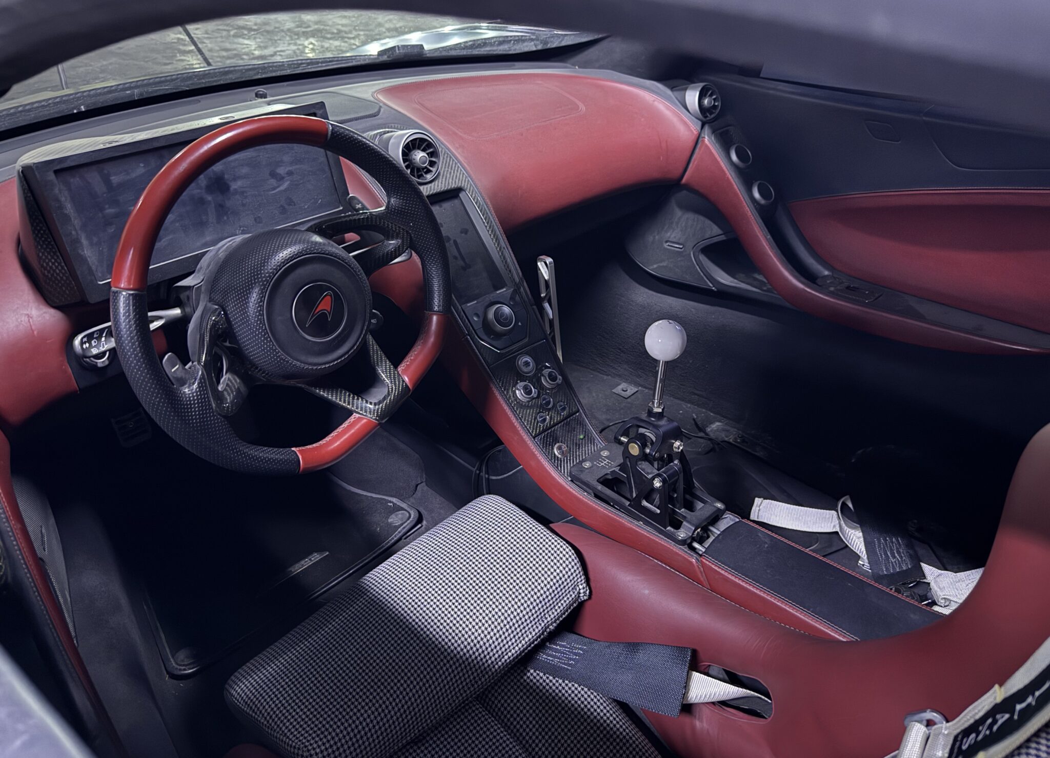 Boosted i Dubai: Sultanen åbner dørene til verdens fedeste driftværksted Boosted i Dubai: Sultanen åbner dørene til verdens fedeste driftværksted