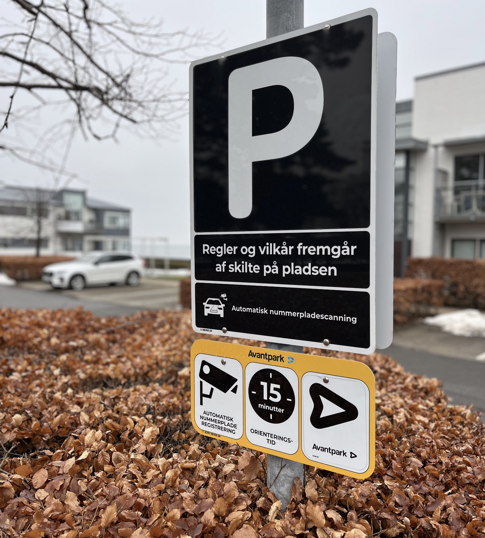 Parkeringsselskab ændrer kritiserede skilte efter shitstorm