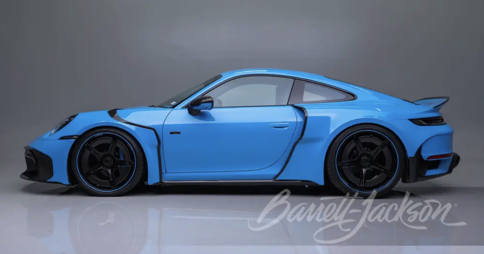 Vild auktion: Far og søn køber 900 hk Porsche for 1 million dollars