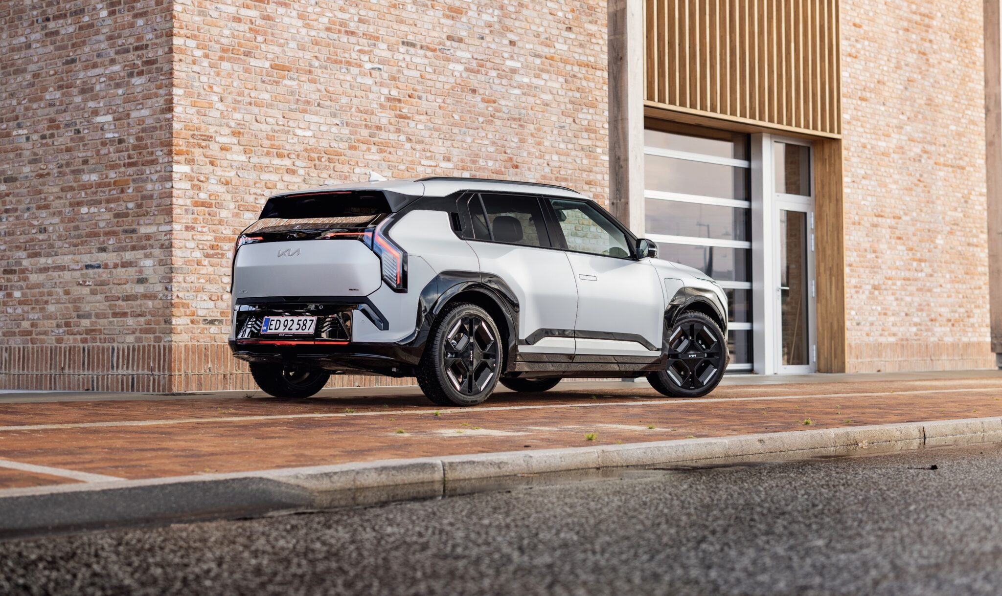 Ã…rets bil i Danmark skrues ned i pris: Spar mange tusinde kroner lige nu