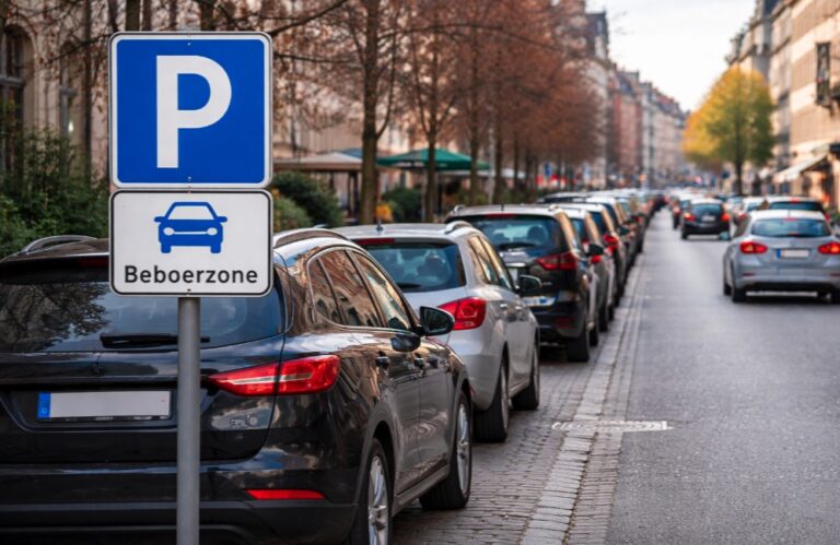 Læser: “Parkering i byerne er blevet et privilegium for dem med høj indkomst”