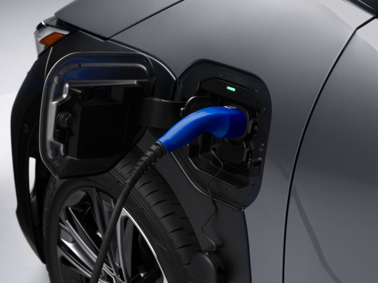 Toyota og Stellantis stopper økonomisk støtte til Tesla