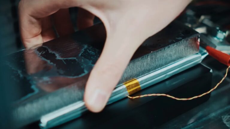 Elbilbatteri holder kun til 20 opladninger, siger forsker