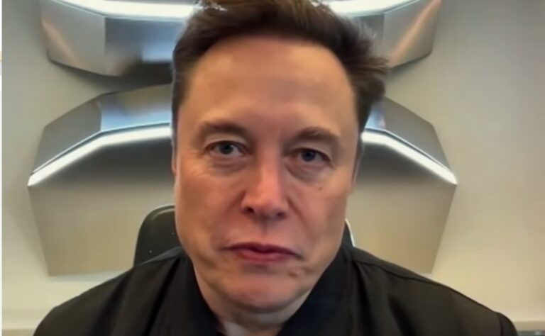 Elon Musk vil bygge en bilfabrik på Månen om 20 år