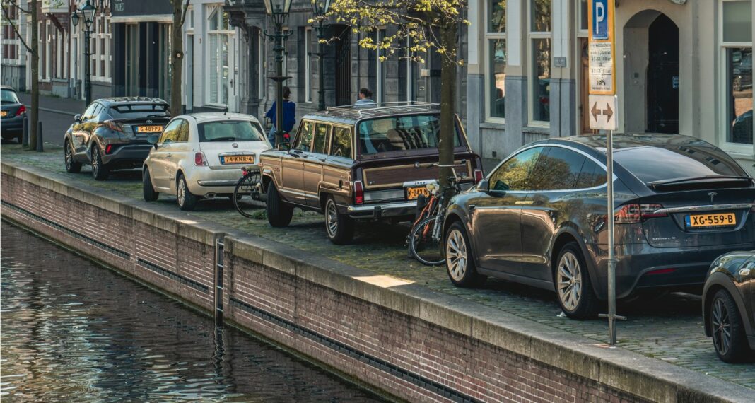 Mens Danmark nægter sænker Holland brændstofafgiften